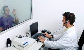 Prueba de audiometría para evaluar la salud auditiva